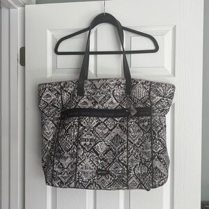 sakroots ‘Be Brave’ tote bag with additional pouch. EUC black, tan, gray